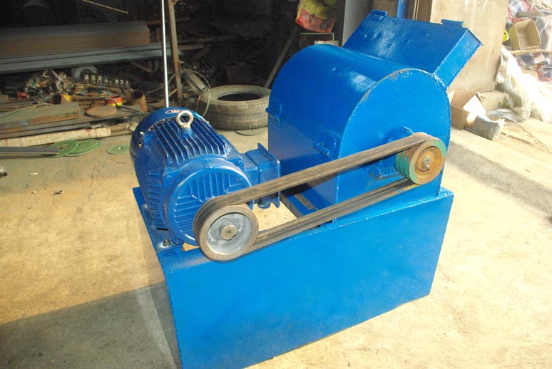 粉餅機(jī)，碎餅機(jī)，大餅打碎機(jī)，花生茶籽大豆餅粉碎機(jī)