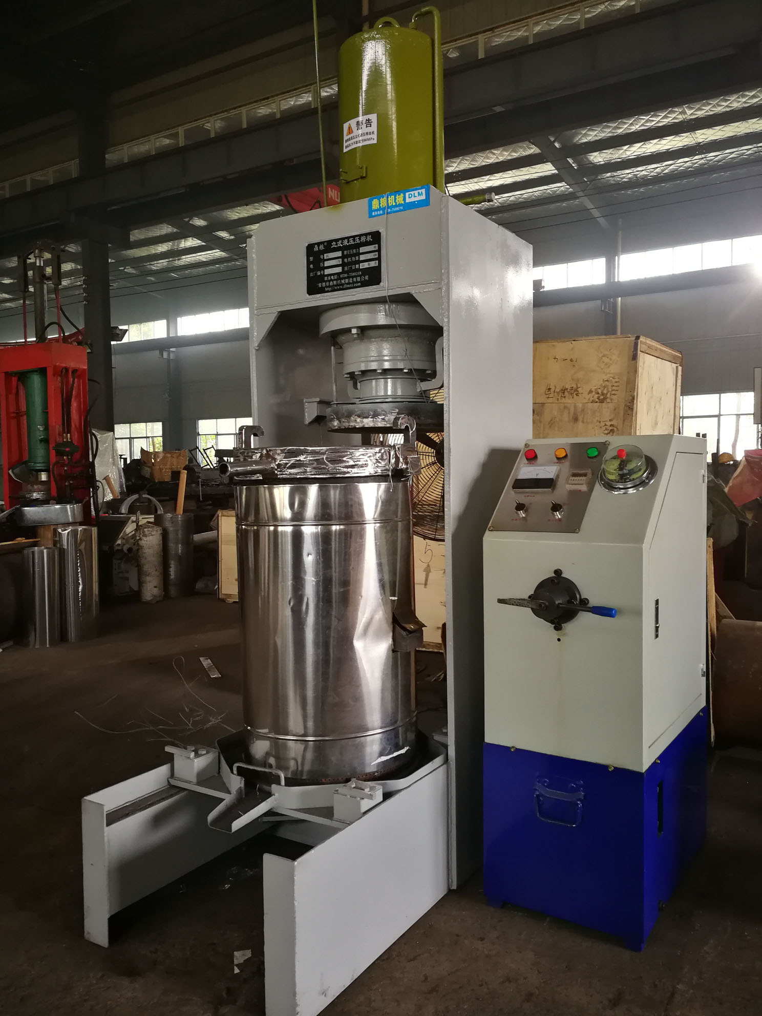 不銹鋼超高壓立式液壓壓榨機，果汁壓榨機，果渣壓榨機，藥材壓榨，油渣處理，白土壓榨